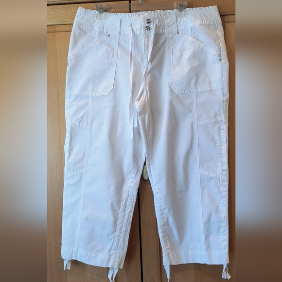 INC Ruched Capri Cargo Pants Size 16 Bright White - Picture 1 of 5